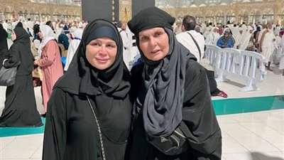 بعد مهرجان البحر الأحمر، إلهام شاهين ويسرا أمام الكعبة ( اللهم تقبل )