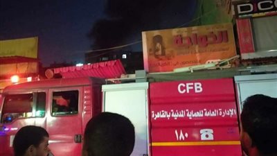 الأدلة الجنائية تعاين آثار حريق نشب بكشك بمنطقة جامعة الدول بالجيزة