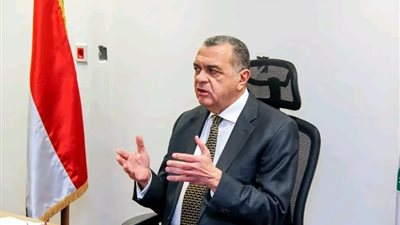 تفاصيل الاجتماع الأول للمشرف الجديد على مصلحة الجمارك
