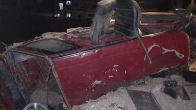 نجاة عائلة من الموت بعد اصطدام قطار بسيارتهم في الغربية