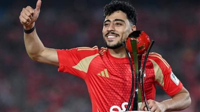 بعد الخسارة أمام باتشوكا، الأهلي يقرر تمديد عقد أكرم توفيق
