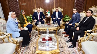 محافظ المنوفية يستقبل وفد وزارة الاتصالات لبحث إطلاق منصة «حكايتنا»