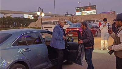 لطفي لبيب ومحمود قابيل ويسرا يقدمون واجب العزاء في نبيل الحلفاوي (صور)