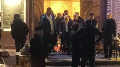 يحيى الفخراني يقدم واجب العزاء في صديق عمره نبيل الحلفاوي (فيديو)