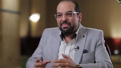 داعية إسلامي يوضح، حكم الصلاة خلف الإمام في التلفزيون؟