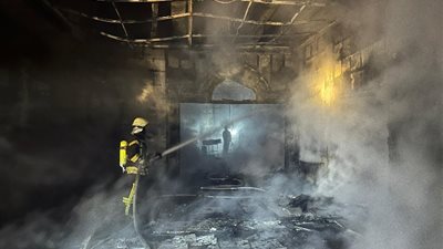 شاهد، اندلاع حريق كبير في ملعب الحمدانية الدولي بحلب شمال سوريا