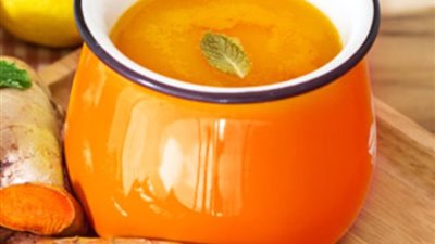 مشروب الطاقة، طريقة عمل  عصير  الجزر والكركم بالمنزل بخطوات سهلة