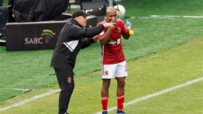 بيرسي تاو يحرج الأهلي ويحدد وجهته الجديدة