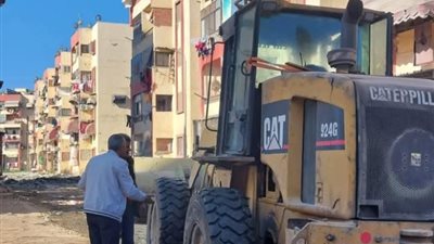 حملات لإزالة المخلفات وتحسين النظافة بأحياء الزهور والضواحي ببورسعيد