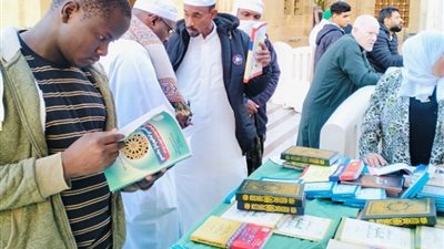 عرض مطبوعات المجلس الأعلى للشئون الإسلامية عن «آل البيت» بمساجدهم