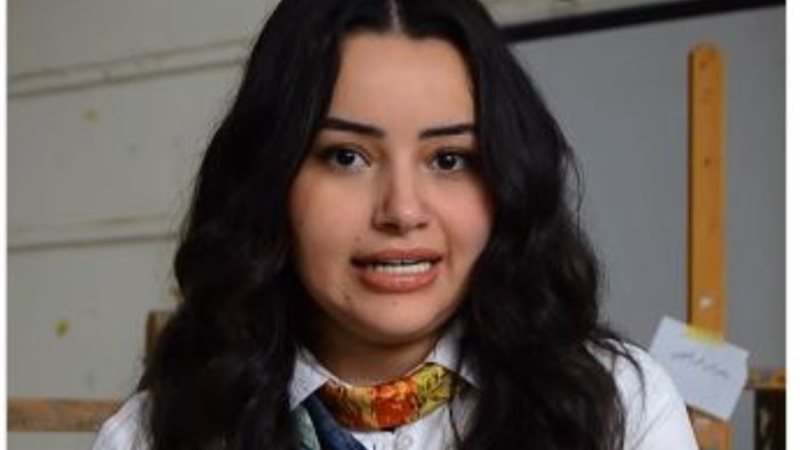 الطالبة نادين عبد الحليم