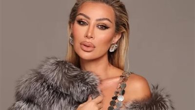 وين باقي الفستان، مايا دياب بفستان شبه عاري في حفل «الموريكس دور»
