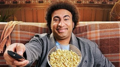 بعد سحبه من دور العرض، علي ربيع يعلن موعد عرض فيلم «عالماشي» على «Netflix»