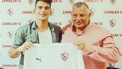 والد زيزو: نجلي يتعرض لحملة شرسة وموضوع التجديد للزمالك أصبح «بايخ»