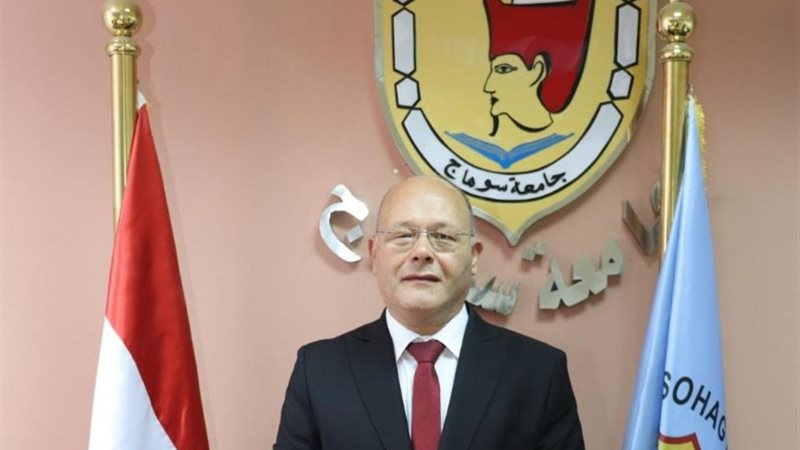 الدكتور حسان النعماني رئيس جامعة سوهاج