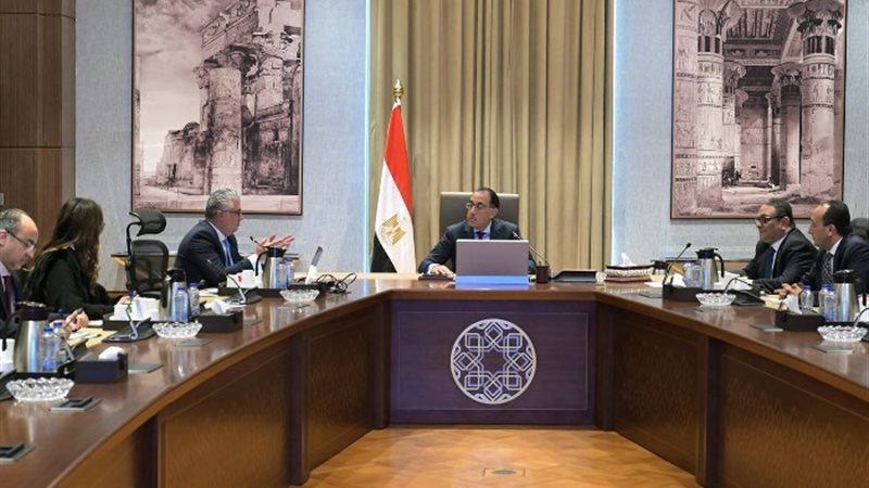 مصطفى مدبولي رئيس الوزراء خلال لقائه رئيس اقتصادية قناة الس