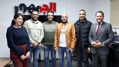 وفد مؤسسة «أبو هشيمة» يزور موقع «الجمهور» ويشيد بتجربته الصحفية (صور)