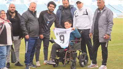 «تشجيعه ألهمنا»، غزل المحلة يكرم طفل من ذوي الهمم ويهديه «كرسي كهربائي»