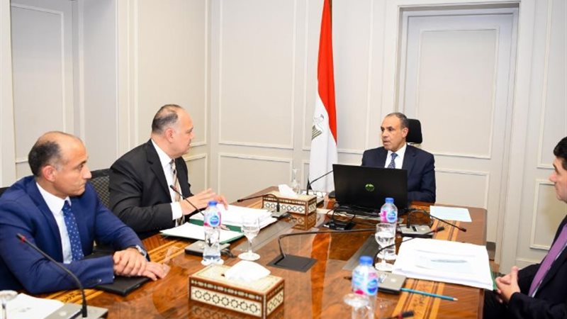 وزير الخارجية يعقد اجتماع مع القطاع القنصلي
