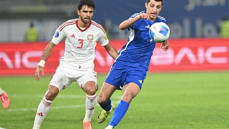 لاعبا الكويت والإمارات