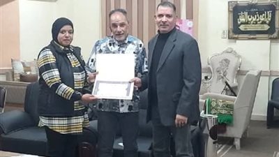 «يلعب التنس بفمه»، وزارة التضامن تكرم البطل إبر اهيم حميدتو ابن دمياط