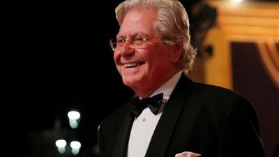 حسين فهمي ينضم لأسرة مسلسل «خانة فاضية» مع صابرين