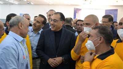 مدبولى: توجيهات رئاسية مستمرة بمواصلة عمليات التطوير لقطاع الغزل والنسيج