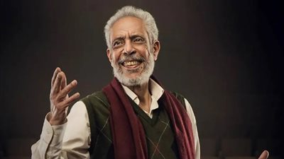 أولاد نبيل الحلفاوي يتسلمون تكريم والدهم في ختام مهرجان «المسرح العربي»