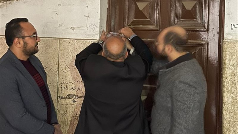 جانب من تشميع العيادة