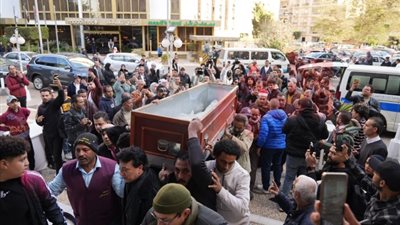 نجوم الفن يودعون أحمد عدوية من مسجد حسين صدقي