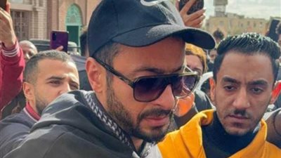 حمادة هلال يواسي محمد عدوية في وفاة أحمد عدوية