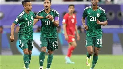 سالم الدوسري يقود هجوم منتخب السعودية أمام عمان في خليجي 26