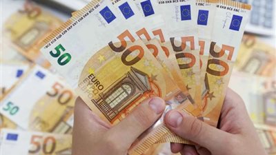 انخفاض سعر اليورو في نهاية تعاملات اليوم الثلاثاء