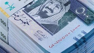 انخفاض سعر الريال السعودي تزامنًا مع موسم العمرة