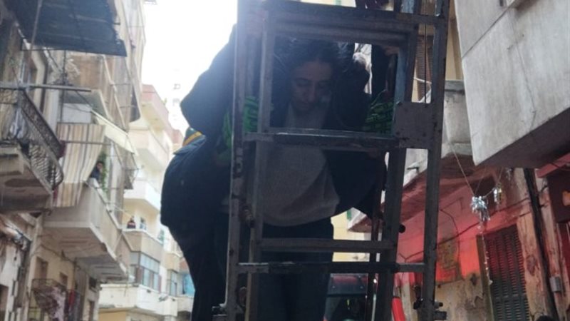 إنقاذ أسرة داخل العقار