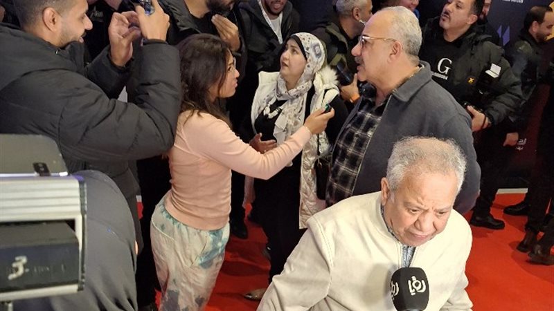 الفوضى على السجادة الحمراء لفيلم المستريحة