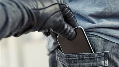 إحالة 3 عاطلين للمحاكمة بتهمة تشكيل عصابي لسرقة الهواتف المحمولة بالأزبكية