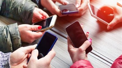 لو نازل مصر إجازة، هل ستدفع رسوم جمركية على هاتفك المحمول؟