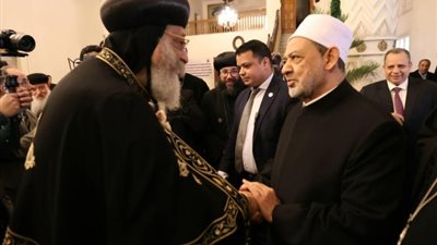 في ضيافة الكاتدرائية، شيخ الأزهر يهنئ البابا تواضروس بعيد الميلاد المجيد