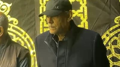 أحمد بدير يستقبل واجب العزاء في وفاة شقيقته بحدائق القبة (صور)