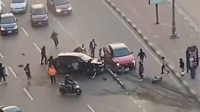 «العربيات دخلت في بعض»، حادث تصادم مروع على كورنيش الإسكندرية (صور)
