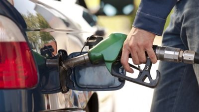 زيادة برميل النفط 5 دولارات، هل ترتفع أسعار البنزين في مصر 2025؟