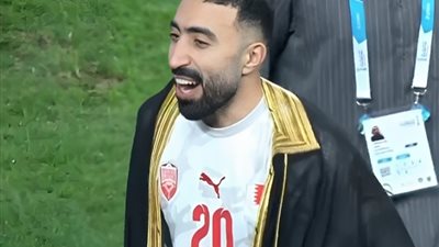 على طريقة ميسي، مهدي الحميدان يحتفل بكأس خليجي 26 بالبشت القطري (فيديو)
