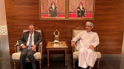وزير الخارجية يصل العاصمة العمانية مسقط