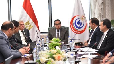 وزير الصحة يناقش خطط تأمين الاحتياجات الطبية مع رئيس هيئة الشراء الموحد