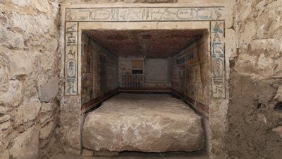 اكتشاف مصطبة طبيب ملكي من الدولة القديمة بسقارة (صور)