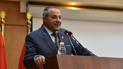 محافظ بورسعيد يهنئ الإخوة المسيحيين بعيد الميلاد المجيد