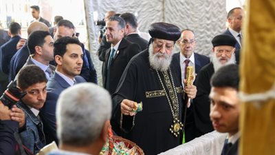 البابا تواضروس الثاني يستقبل المهنئين بعيد الميلاد المجيد (صور)