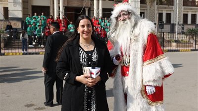 بجرس سانتا كلوز.. بابا نويل يظهر في عيد الميلاد المجيد بالعباسية