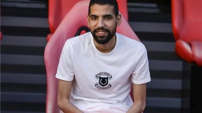 حفاوة كبيرة.. لاعبو الأهلي يستقبلون مؤمن زكريا في مشهد مؤثر( فيديو)